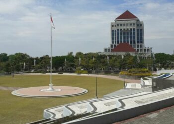 BEM Unesa Gerombolan Mahasiswa Malas Kerja, Cuma Cari Muka (Ardhan Febriansyah via Wikimedia Commons)