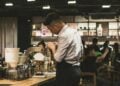 Unek-unek Barista yang Tidak Tersampaikan ke Pelanggan Kafe yang Kurang Peka Mojok.co