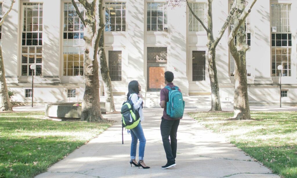 Perjuangan Jadi Sarjana Pertama di Keluarga: Gagal SNBT dan UTBK, Masuk Jalur Mandiri, hingga Kebingungan Bayar Kuliah Mojok.co