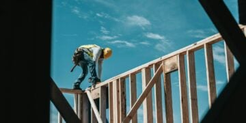 Kuli Bangunan Licik Bikin Pemilik Rumah Rugi Bandar, Material Bangunan hingga Upah Dimanipulasi Semua Mojok.co