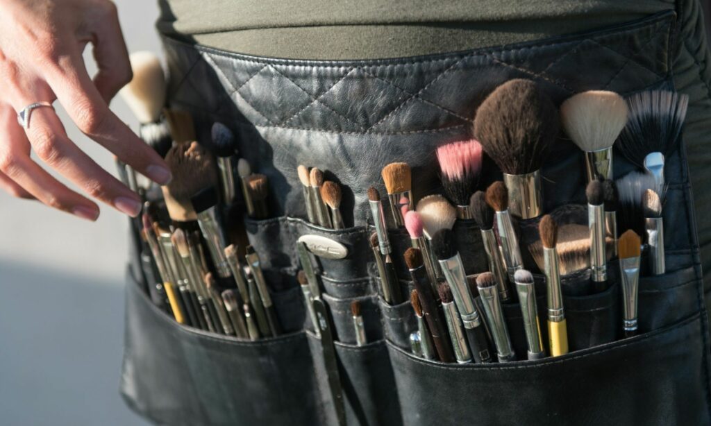 Jalan Terjal Jadi MUA: Harus Serba Bisa, Kursus Jutaan Rupiah Nggak Cukup Mojok.co