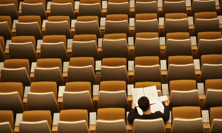 Memilih Kuliah di Jurusan Seadanya yang Penting Kampus Negeri, Bisa Berujung pada Penyesalan Mojok.co