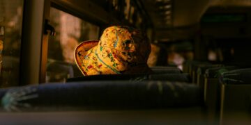 Puas Naik MTrans, Bus Surabaya-Denpasar yang Melarang Penumpangnya Kelaparan Mojok.co