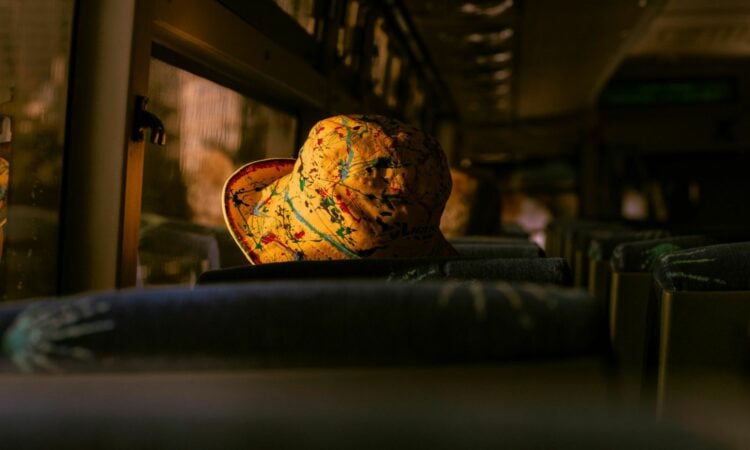 Puas Naik MTrans, Bus Surabaya-Denpasar yang Melarang Penumpangnya Kelaparan Mojok.co