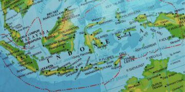 Derita Merantau ke Luar Pulau Jawa: Gaji Lumayan, tapi Tetap Miskin karena Ongkos Mudik Nggak Masuk Akal Mojok.co