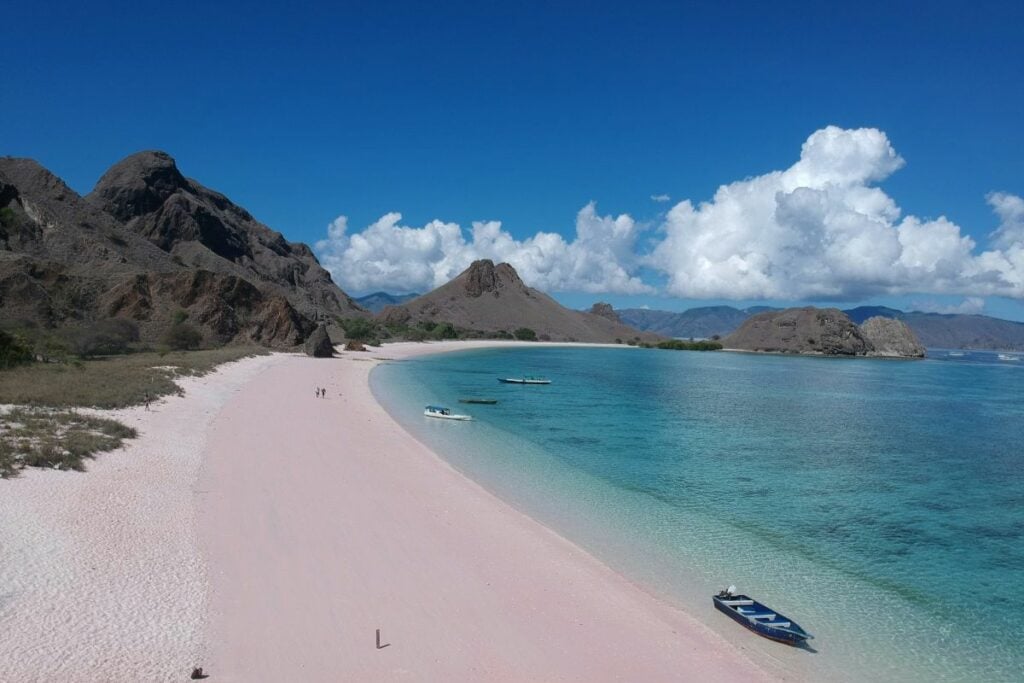 Labuan Bajo Semakin Tak Ramah bagi Warga Lokal: Pantai Dijaga Satpam Hotel, Melaut pun Harus "Mengalah"
