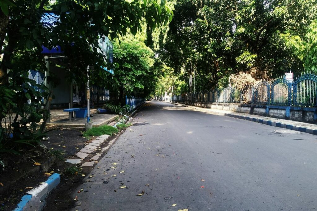 Jalan Batikan Umbulharjo, Jalan Lurus yang Mematikan: Siang Hari Teduh, Malam Hari Dipenuhi Gondes Mabuk Kebut-kebutan