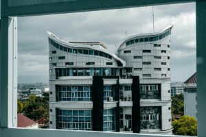 3 Kebohongan di FEB UGM yang Perlu Diluruskan biar Mahasiswa Nggak Salah Jalan