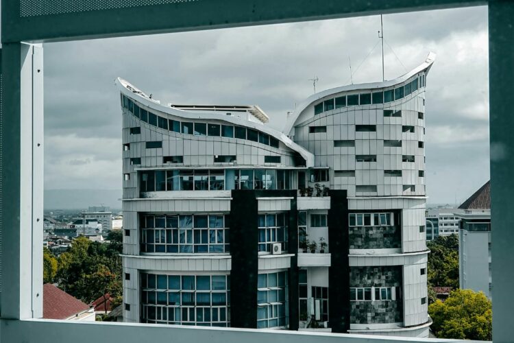 3 Kebohongan di FEB UGM yang Perlu Diluruskan biar Mahasiswa Nggak Salah Jalan