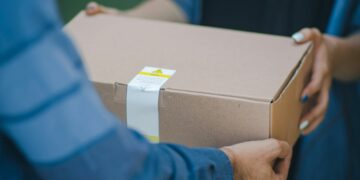 Nggak Enaknya Jadi Orang Desa, Mau Belanja Online Harus Ngumpet karena Banyak Tetangga Kepo!