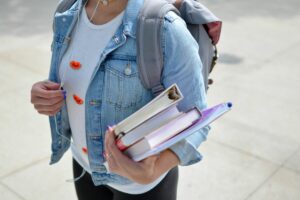 4 Siasat agar Selamat Kuliah di Jurusan Hukum sampai Lulus