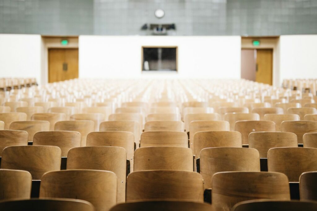 Mahasiswa UIN Jogja Sebenarnya Nggak (Terlalu) Peduli Agama, makanya Kerap Dicap Liberal dan Kebarat-baratan