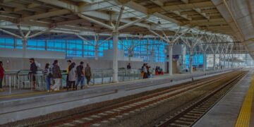 Stasiun Manggarai Jakarta Penuh Penipu: Orang Bandung Turun dari KRL Tiba-tiba Ditawari Bisnis dengan Gaji Fantastis, Nggak Realistis!