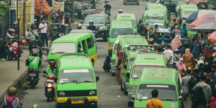 Jalan Sholeh Iskandar Bogor Dianaktirikan Pemkot, Kondisinya Parah
