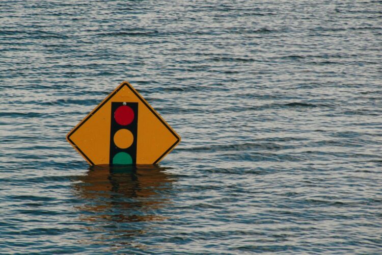Nestapa para Pelaju Semarang-Demak, Tiap Hari Cemas karena Banjir Rob Sayung Demak Semakin Mengerikan