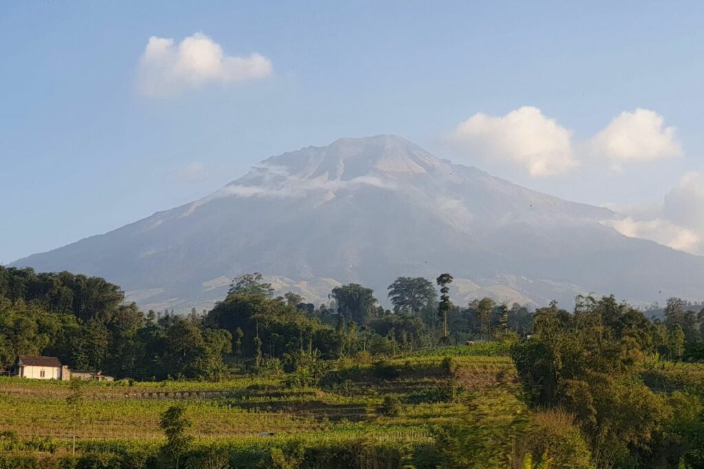 Desa Nguwet, Desa Paling Menyedihkan di Temanggung. Menolong Ribuan Perantau, tapi Menyengsarakan Warga Sekitar