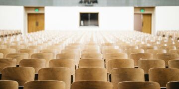 Menjadi Mahasiswa Unesa Harus Bangga, Nggak Perlu Pura-pura!