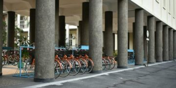 Pusing Mikir Tesis, Guru Besar UGM Malah Bahas Masuk Angin (Unsplash)