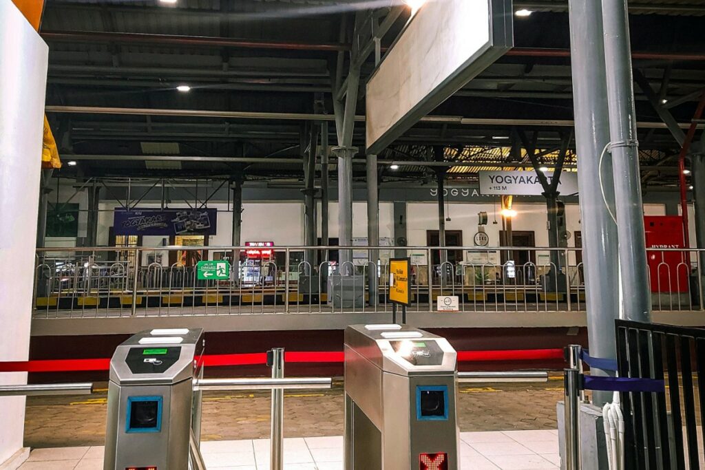 Stasiun Lempuyangan Surga Penumpang KRL Jogja Solo(Unsplash)