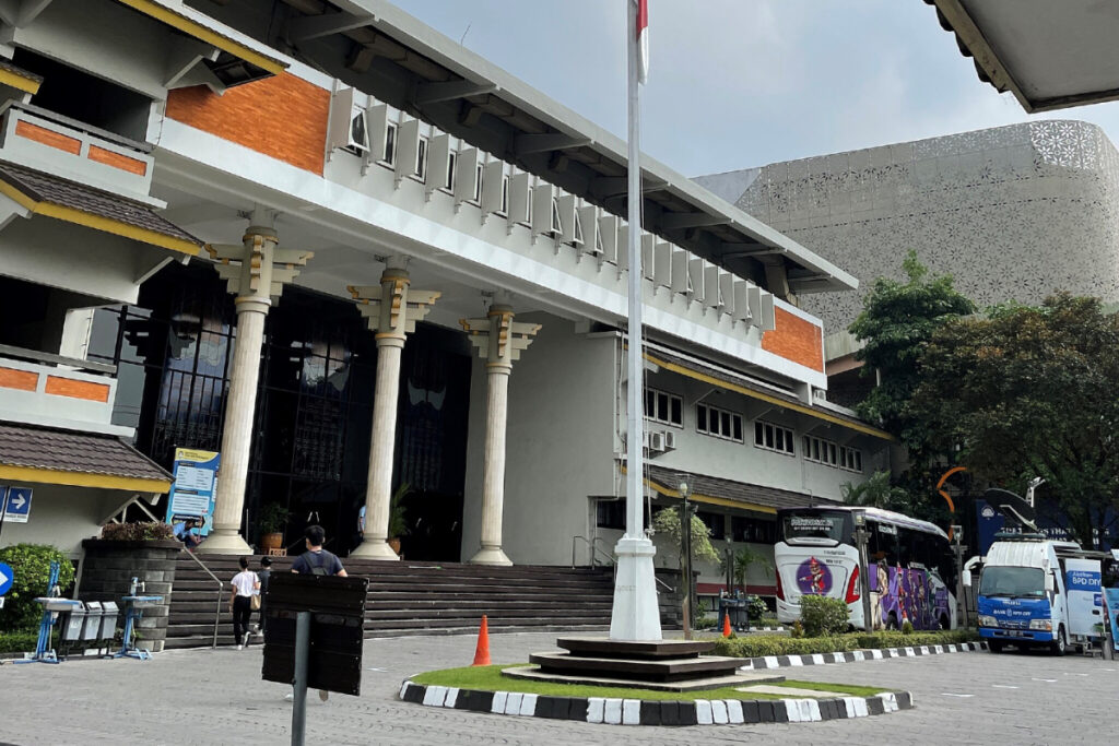 Miskin, Gagal Masuk Kampus Impian, Kini Gaji 4 Kali UMR Jogja (Unsplash)