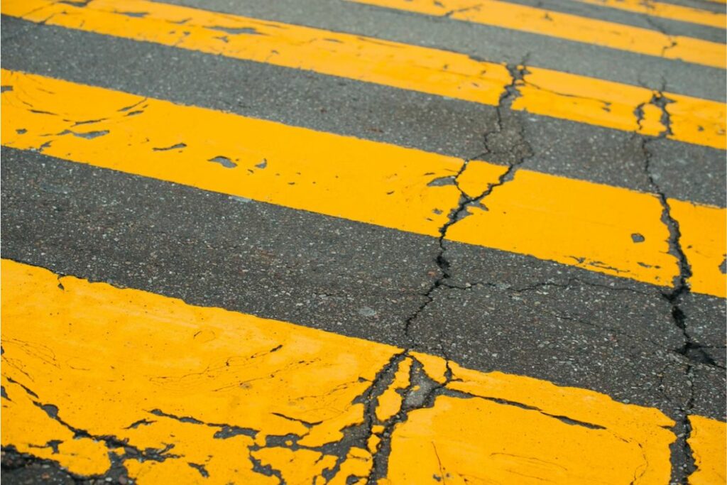 Pemimpin Jember Berganti, Jalan Rusak Tetap Abadi