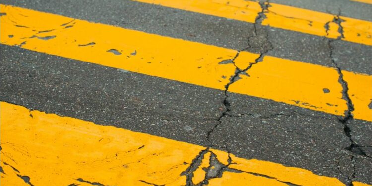 Pemimpin Jember Berganti, Jalan Rusak Tetap Abadi