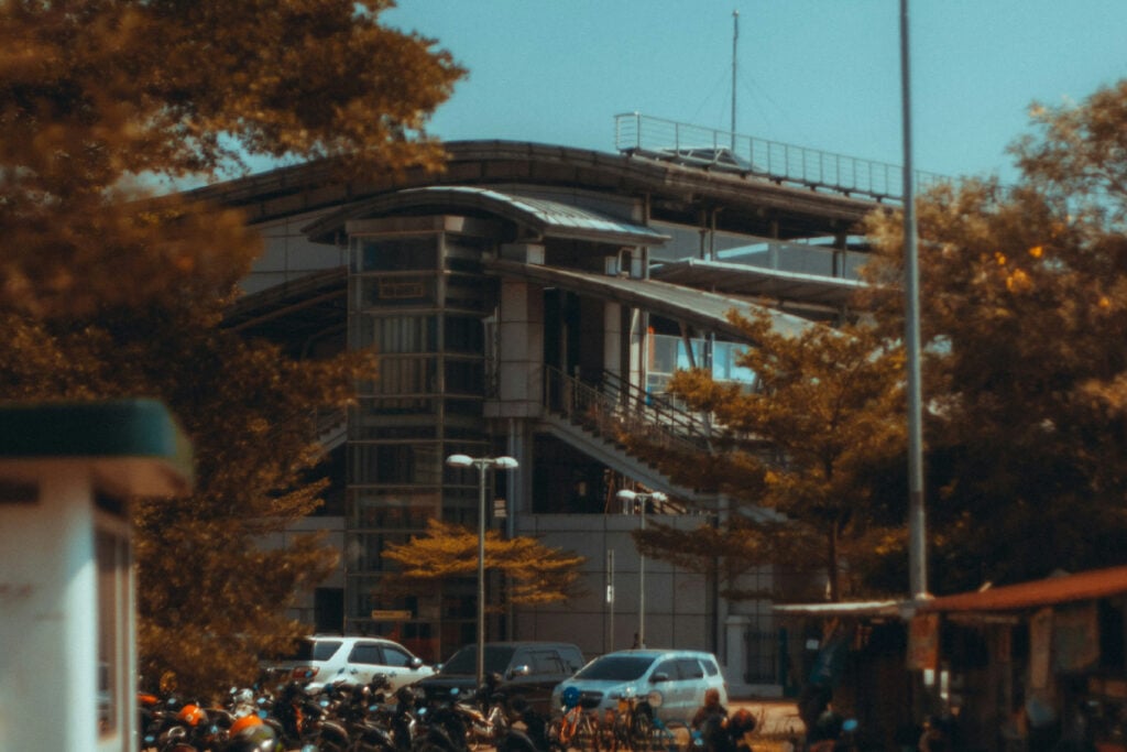 Bekasi, Kota Paling Suram bagi Masa Depan Anak Muda (Unsplash)