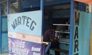 4 Alasan Orang Tegal Mikir Seribu Kali sebelum Makan di Warteg