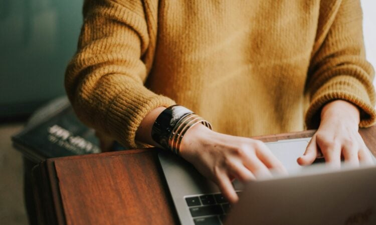 Anak Agensi Iklan di Bantul Masih Bisa Hidup Waras, Nggak Bakal Kena Asam Lambung seperti Anak Agensi Jakarta Mojok.co