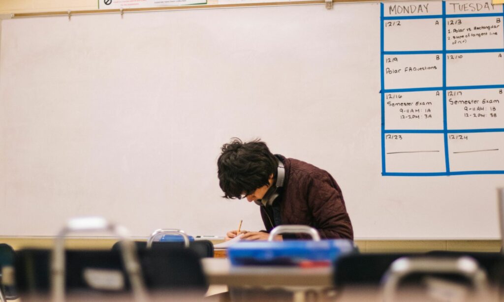 5 Dosa Mahasiswa saat Seminar Proposal Skripsi, Sering Dianggap Sepele, padahal Penting Mojok.co