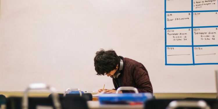 5 Dosa Mahasiswa saat Seminar Proposal Skripsi, Sering Dianggap Sepele, padahal Penting Mojok.co