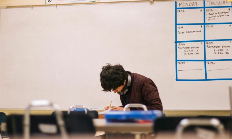 5 Dosa Mahasiswa saat Seminar Proposal Skripsi, Sering Dianggap Sepele, padahal Penting Mojok.co