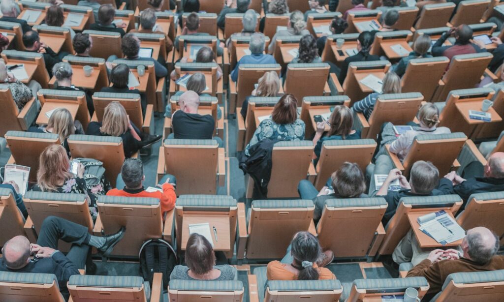 5 Perguruan Tinggi Swasta Terbaik di Bandung dari Kacamata Orang Lokal, Nggak Kalah dari Kampus Negeri Mojok.co