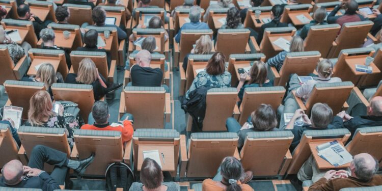 5 Perguruan Tinggi Swasta Terbaik di Bandung dari Kacamata Orang Lokal, Nggak Kalah dari Kampus Negeri Mojok.co