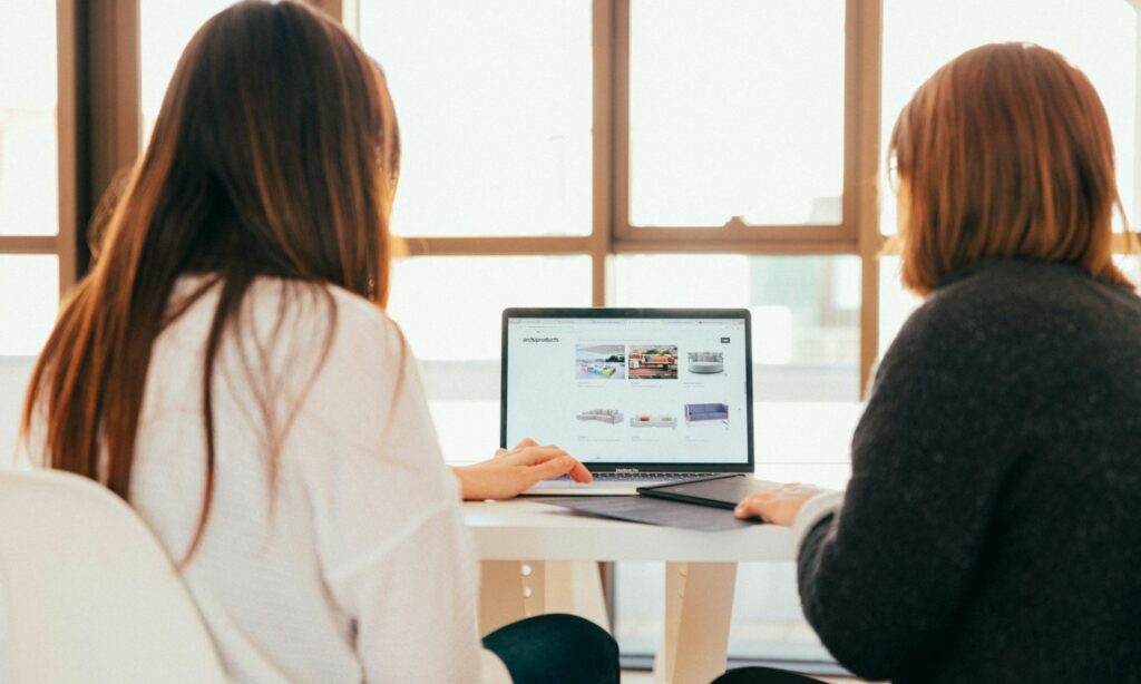 10 Ide Bisnis Online yang Bisa Dikerjakan dari Rumah dan Cuan Mojok.co