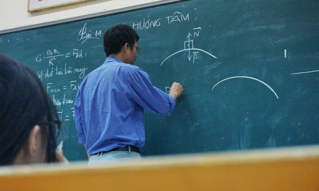 Derita Lulusan S2 yang Hidup di Desa, Dianggap Gagal dan Kuliahnya Sia-sia  Mojok.co