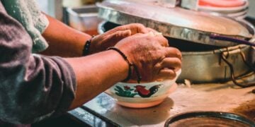 Tukang Bubur Motor, Satu-satunya Hal Baik yang Bisa Dibanggakan dari Tambun Selatan Mojok.co