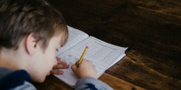 Jangan Mudah Terbujuk Program Bimbel karena Nggak Menjamin Masuk Sekolah Impian dan Bisa Burnout Mojok.co