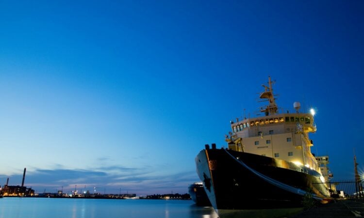 Menengok Seberapa Besar Gaji Orang Pelayaran kok Bisa Arogan dan Kemaki Gitu Mojok.co