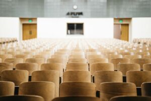 Culture Shock Lulusan Kampus Negeri yang Lanjut Kuliah di Kampus Swasta