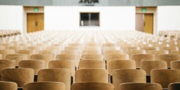 Culture Shock Lulusan Kampus Negeri yang Lanjut Kuliah di Kampus Swasta