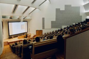 4 Hal Nggak Menyenangkan yang Bakal Terjadi Saat Kuliah di UNNES, Bulatkan Tekad Kalian di Sini