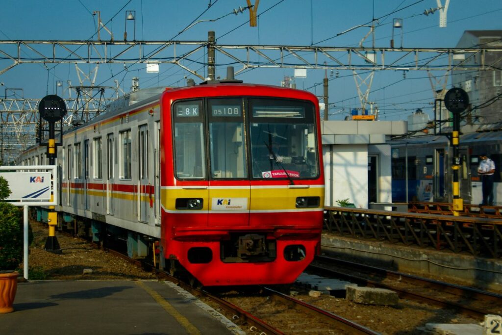 5 Culture Shock yang Dirasakan Anker KRL Jabodetabek Saat Naik KRL Jogja Solo