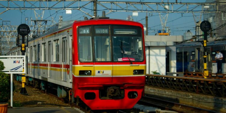 5 Culture Shock yang Dirasakan Anker KRL Jabodetabek Saat Naik KRL Jogja Solo