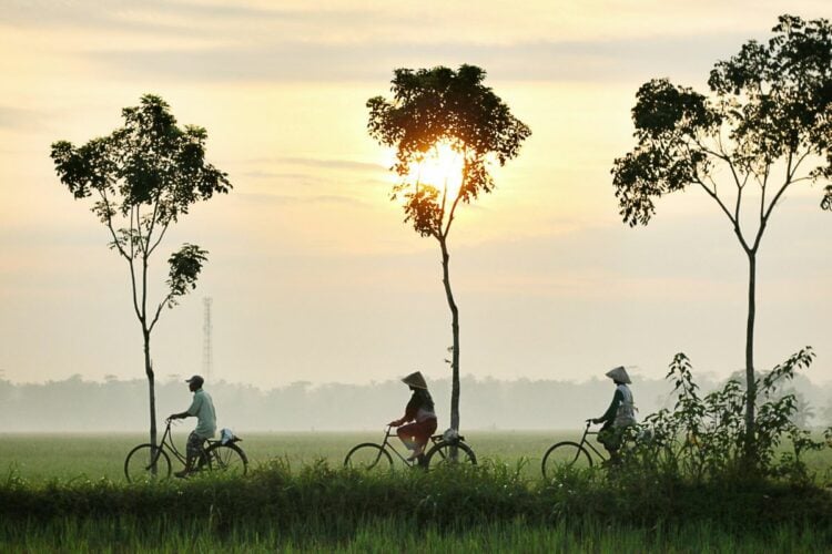 10 Kosakata Bahasa Sunda yang Sering Disalahpahami Orang Jawa