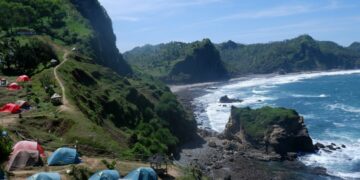 5 Pantai di Kebumen yang Bikin Wisatawan Lupa Pulang, Sayang Dilewatkan