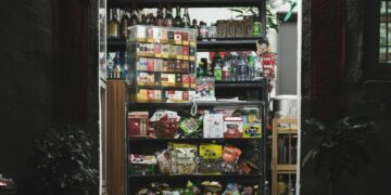 Sebagai Orang Madura, Saya Sebenarnya Agak Segan Belanja di Warung Madura