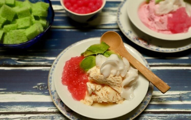 Alasan Orang Semarang seperti Saya Berpikir Dua Kali sebelum Jajan ke Es Puter Conglik yang Legendaris Itu Mojok.co