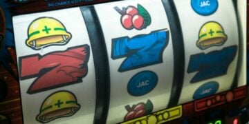 Judol Pakai Duit Bansos, Puncak Ketololan Orang Miskin (Unsplash)