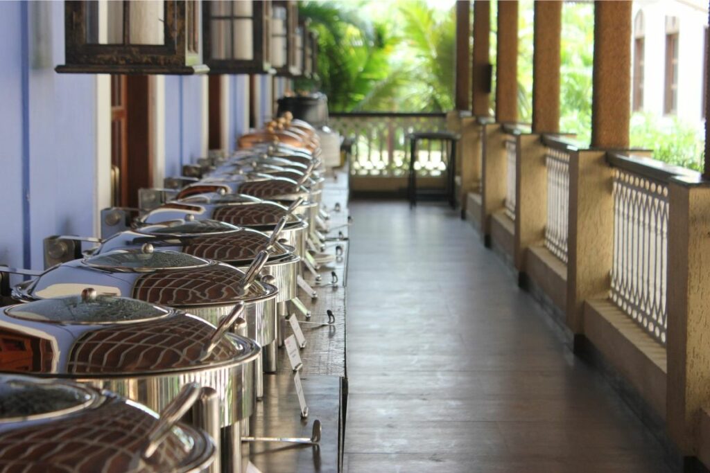 Serba Salah Pakai Jasa Katering di Desa, Dianggap Banyak Duit, Sok Mewah, dan Sok Eksklusif  